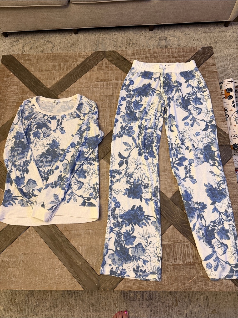 Women’s PJ Salvage pajama set 💙🤍